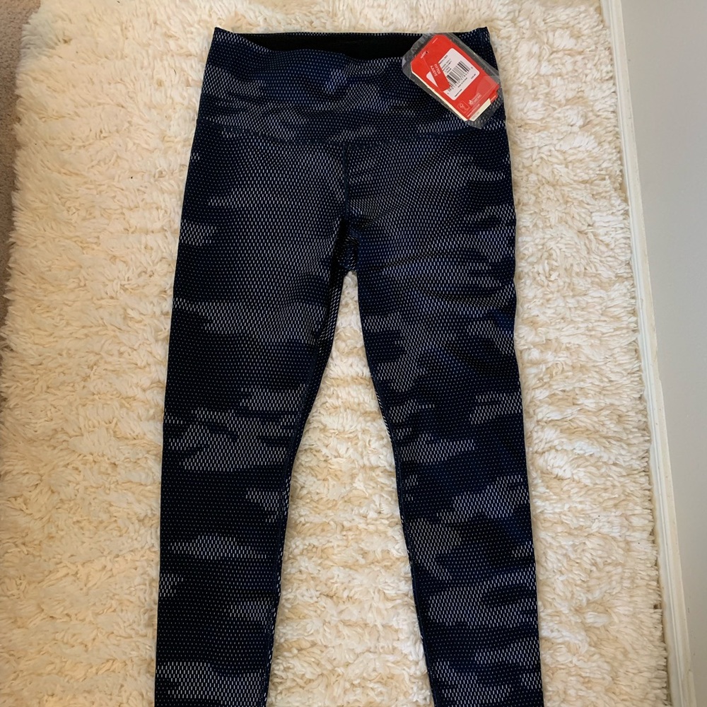 WOMENS NORTH FACE LEGGINGS (camo print) (size L)